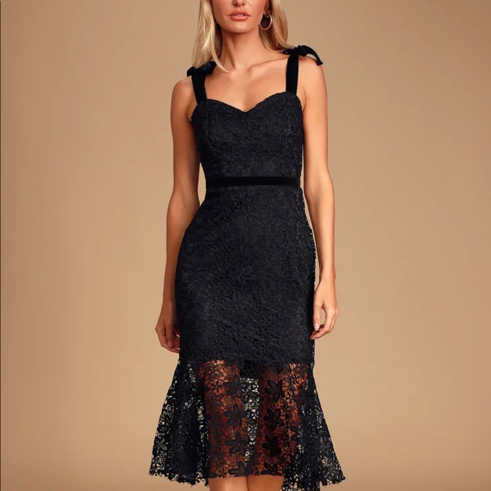 Lulu’s Black Crochet Lace Trumpet Hem MIDI Dress